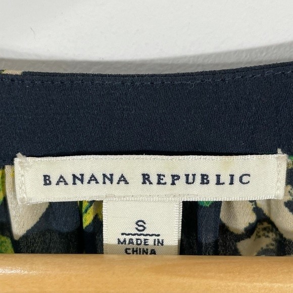 Banana Republic Ivy League Green Floral Print Blouse - Picture 9 of 16